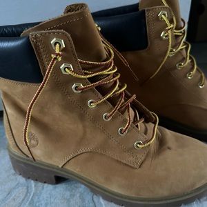 Women’s size 7 Timberland boot